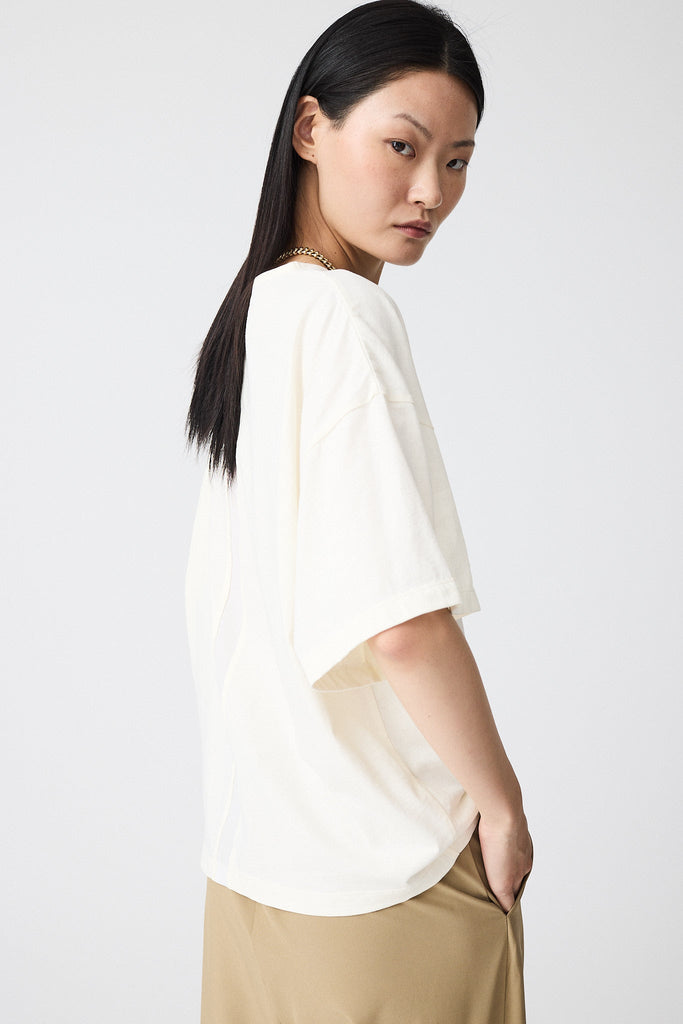 Camiseta Mujer de corte holgado confeccionada en jersey de algodón. Tantä. Color Blanco roto 