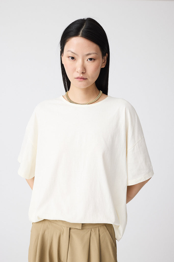 Camiseta Mujer de corte holgado confeccionada en jersey de algodón. Tantä. Color Blanco roto 
