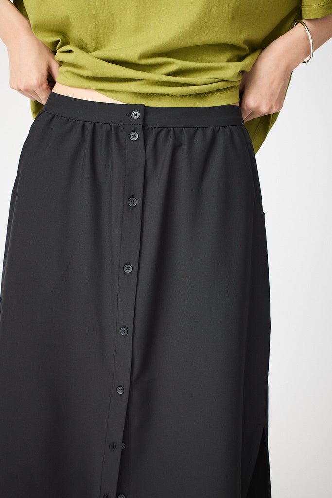 Falda larga de Mujer con botones confeccionada en tejido 4-ways stretch de secado rápido. Tantä. Color Blanco