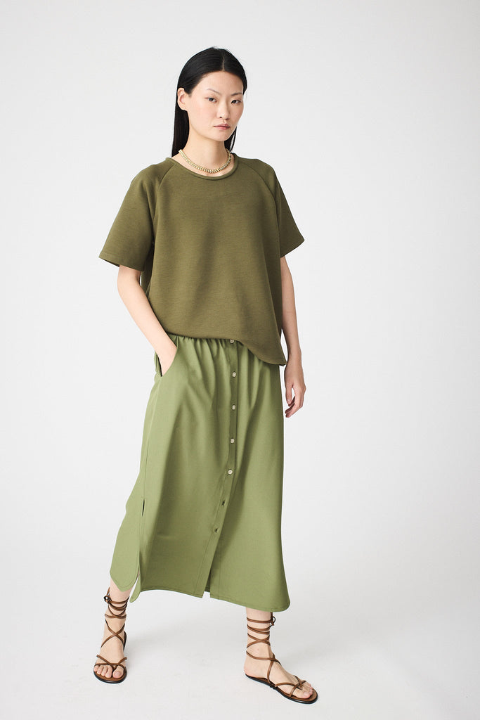 Falda larga de Mujer con botones confeccionada en tejido 4-ways stretch de secado rápido. Tantä. Color Verde