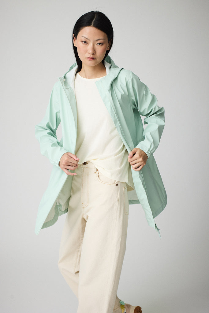  Chaqueta impermeable de Mujer Brouillard. Tantä. Color verde
