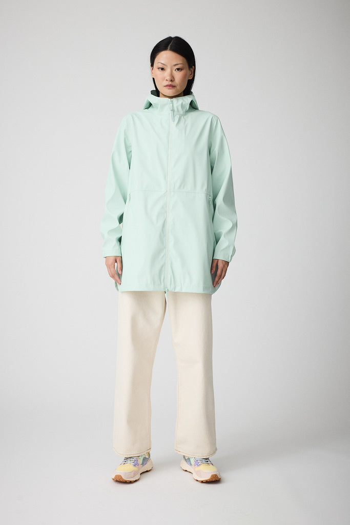  Chaqueta impermeable de Mujer Brouillard. Tantä. Color verde