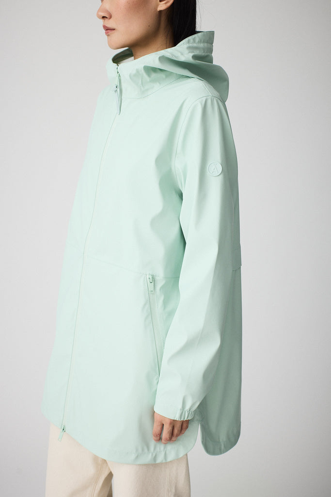  Chaqueta impermeable de Mujer Brouillard. Tantä. Color verde