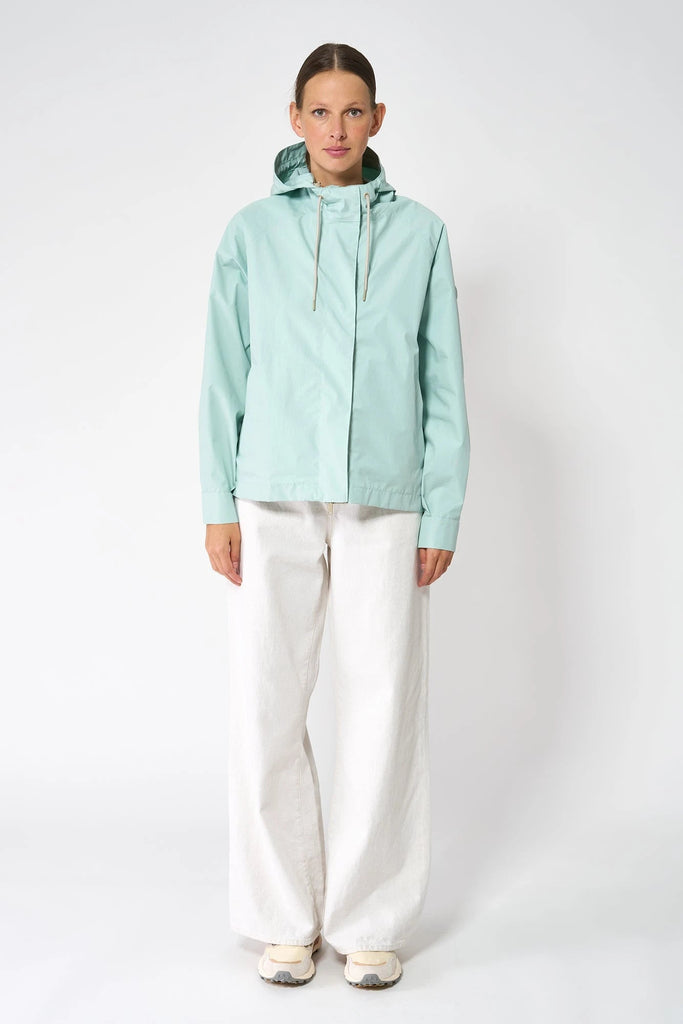 Chaqueta en algodón impermeable de mujer corta Dhuda. Transpirable. Tantä. Color azul. 
