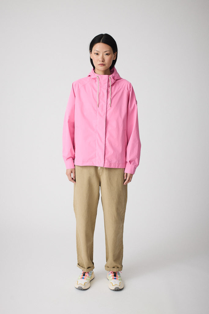 Chaqueta en algodón impermeable de mujer corta Dhuda. Transpirable. Tantä. Color rosa. 