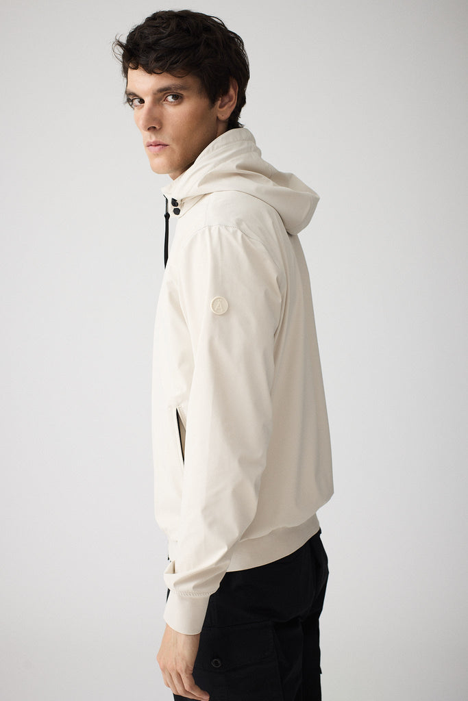 Chaqueta impermeable de hombre Tantä corta de primavera. Blanca
