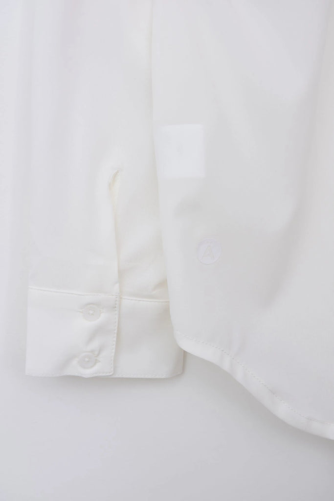 Camisa Mujer Tantä Hazo confeccionada en tejido ligero de secado rápido. Color Blanco 