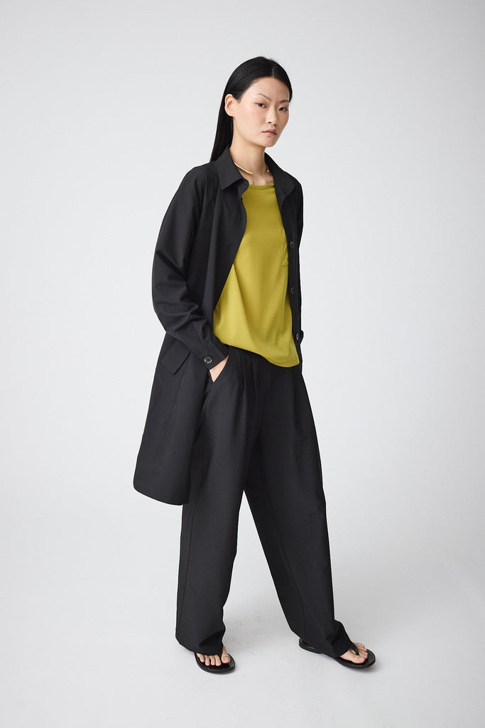 Pantalón ancho de corte holgado de mujer Tantä. Color Negro.