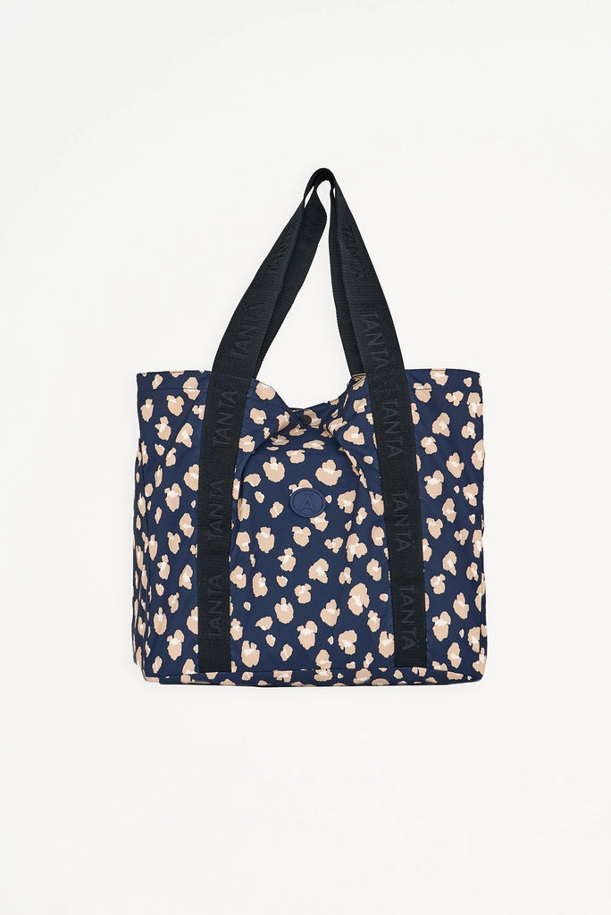 Hunguva es un bolso de mano espacioso y plegable