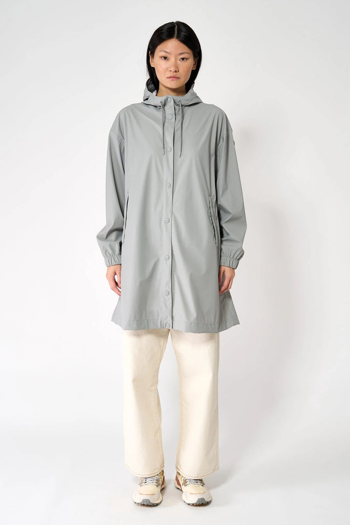 Chaqueta impermeable de Mujer Mis es un chubasquero de corte holgado. Color Gris 