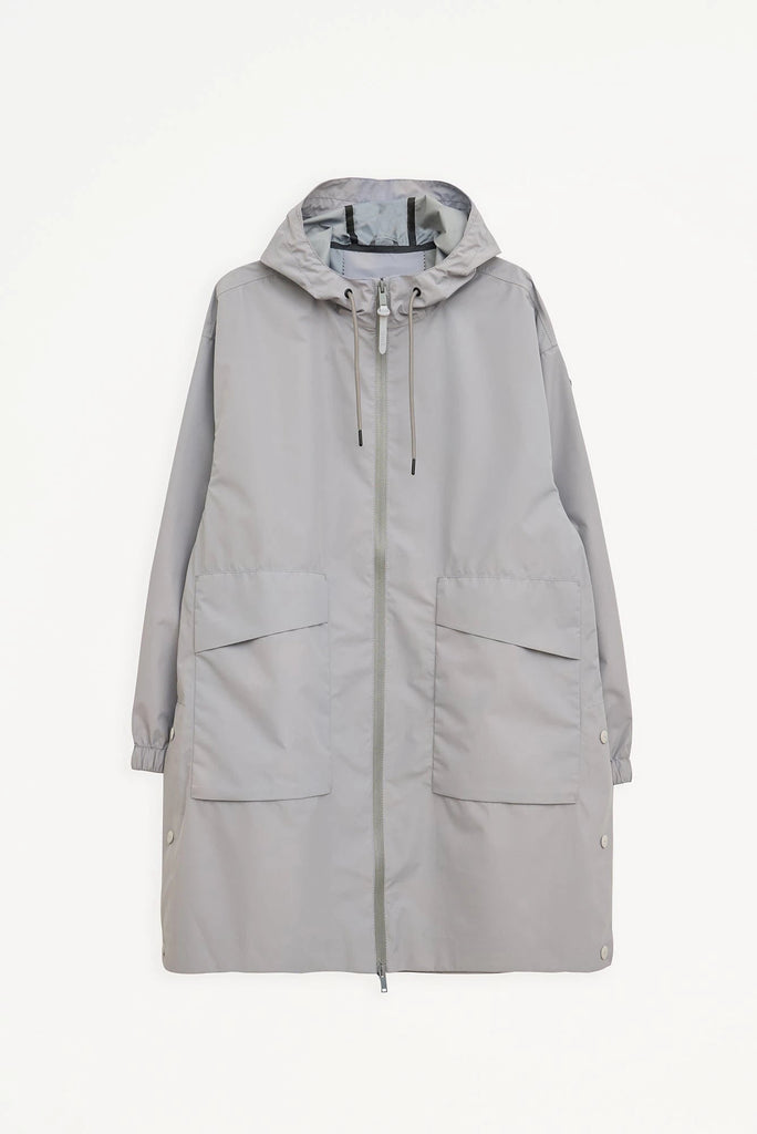 Chaqueta impermeable de mujer Nebbia en poliéster reciclado 100% impermeable. Tantä. Color gris