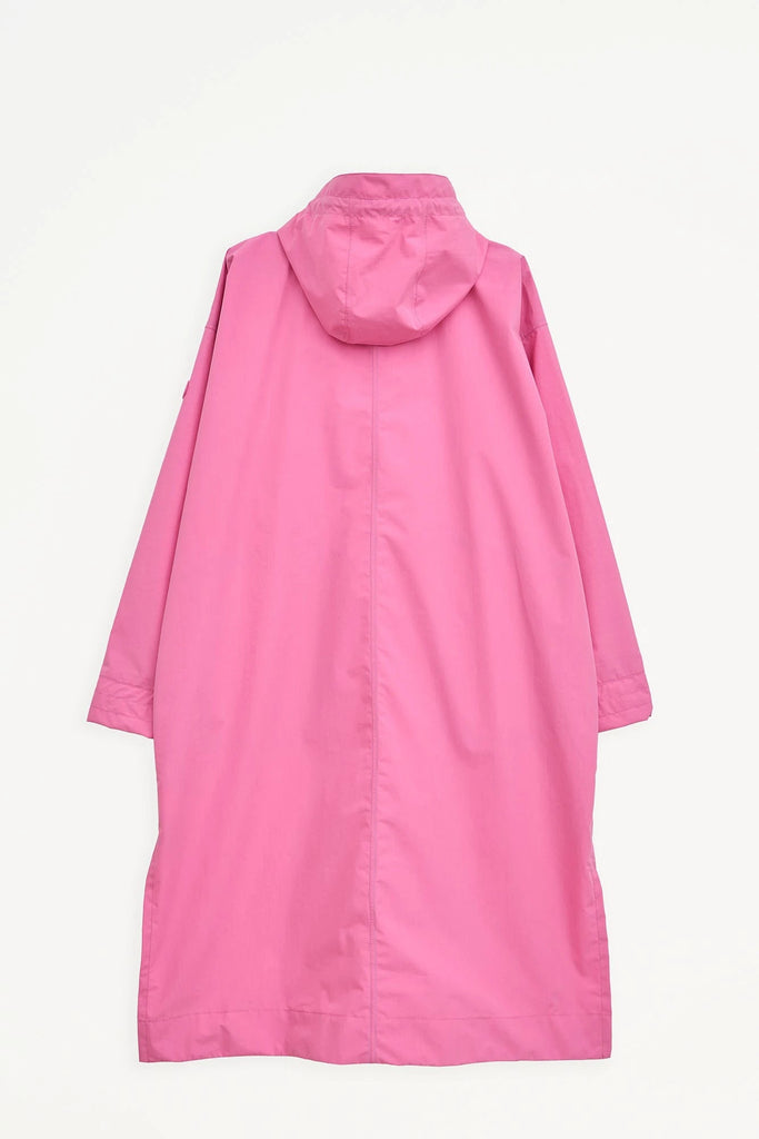 Trench coat o gabardina impermeable de Mujer tipo capa Tantä. Color rosa