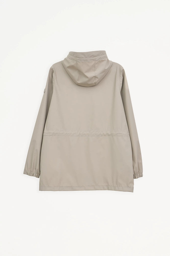 Chaqueta Impermeable Niebla de Mujer Tantä. Color gris