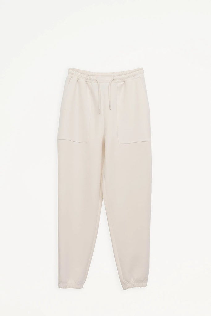 Pantalón jogger confeccionado en tejido interlock de mujer Tantä. Color blanco roto