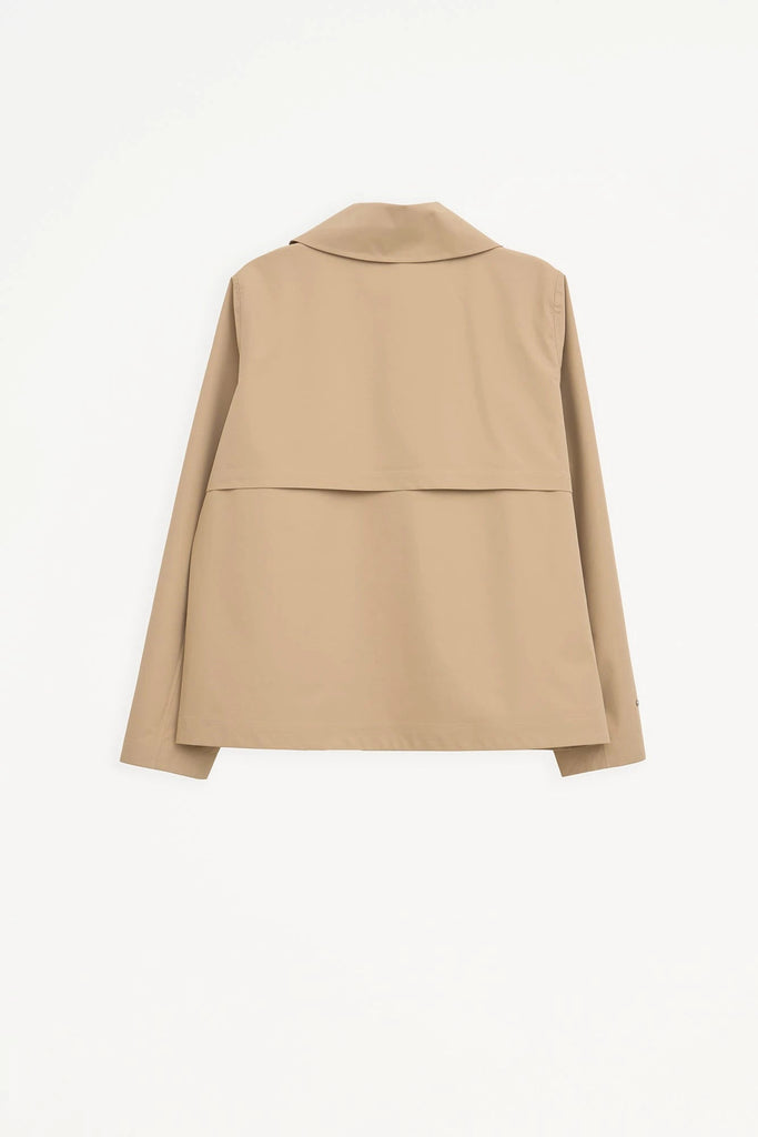  Trench o gabardina corta de MUJER sin costuras en poliéster 100% impermeable. Tantä. Color Beige 