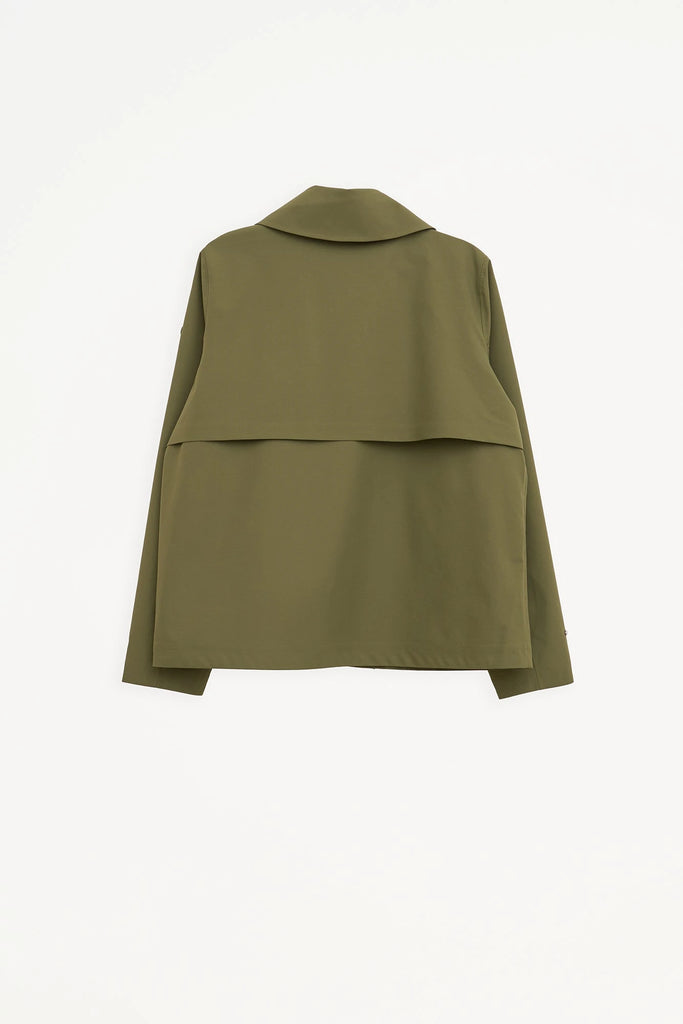  Trench o gabardina corta de MUJER sin costuras en poliéster 100% impermeable. Tantä. Color verde 