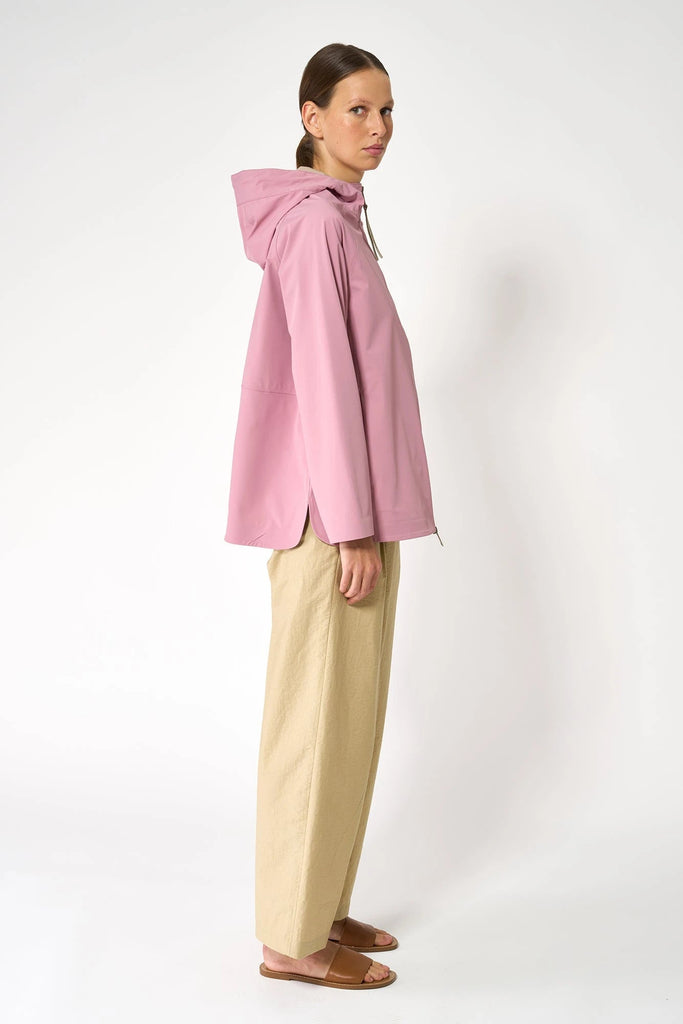 Chaqueta impermeable sport de mujer Noe en softshell. Tantä. Color lila