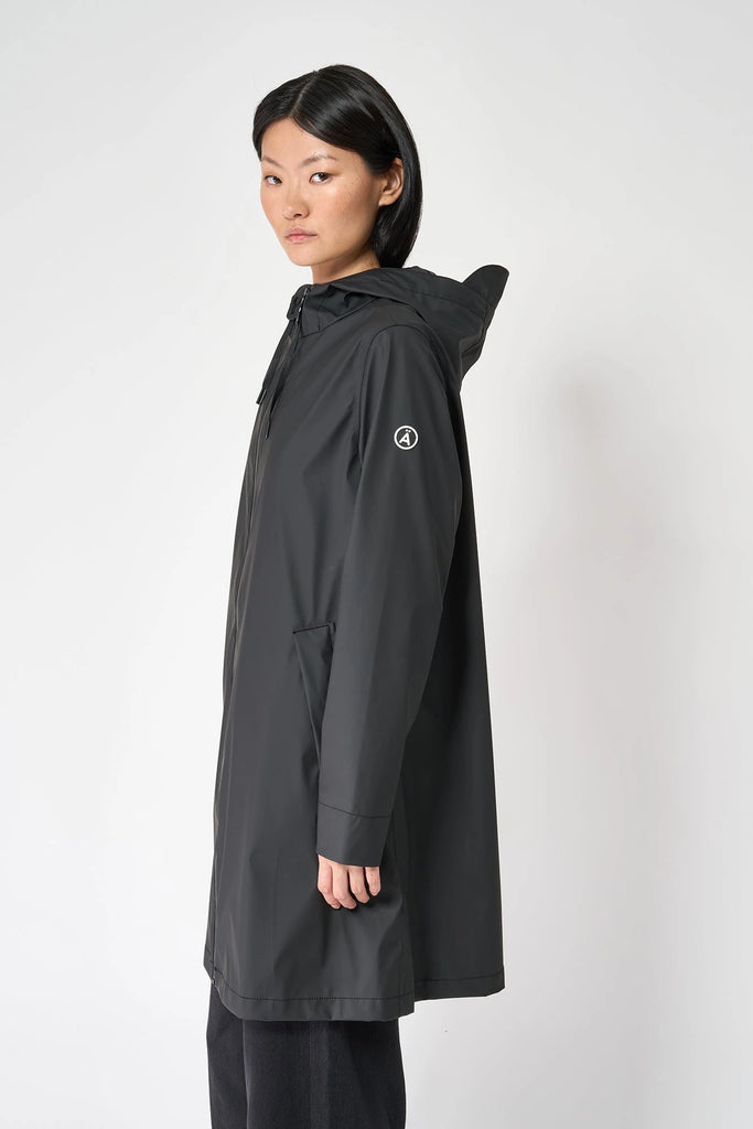 Chubasquero o impermeable de mujer Nuovola de Tantä. 