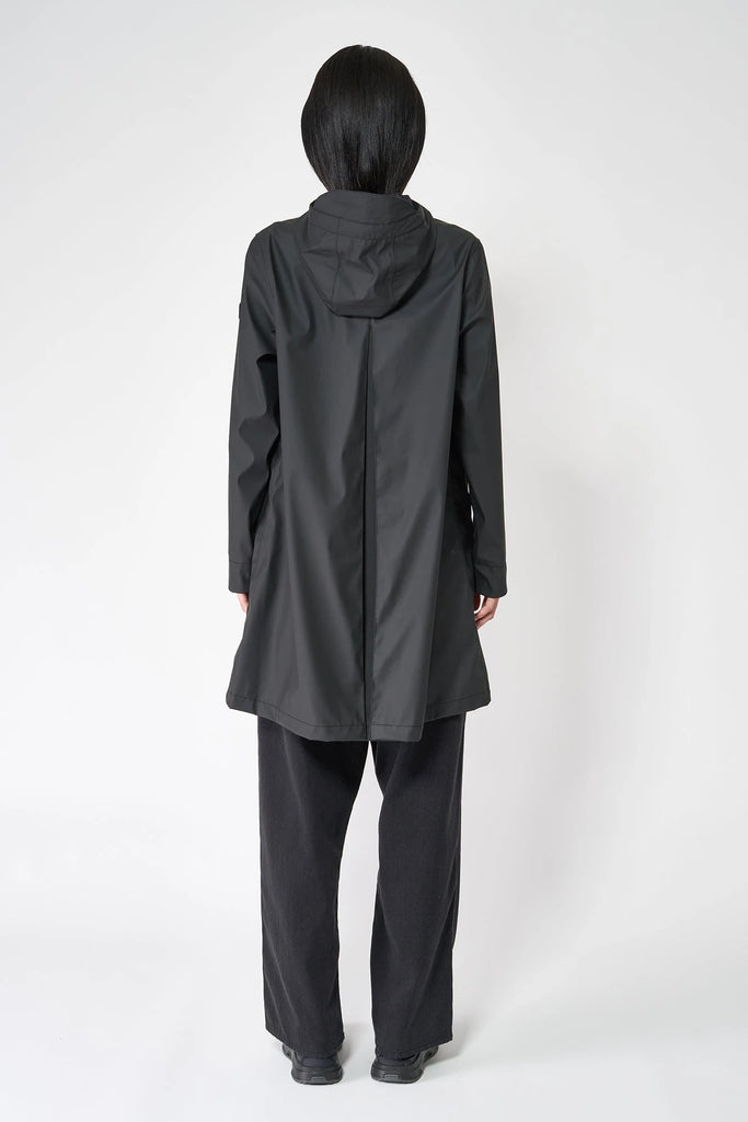 Chubasquero o impermeable de mujer Nuovola de Tantä. 