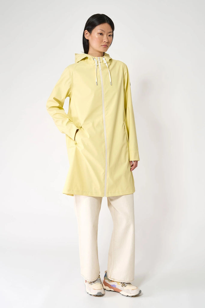 Chubasquero impermeable de mujer Nuovola de Tantä. Color amarillo