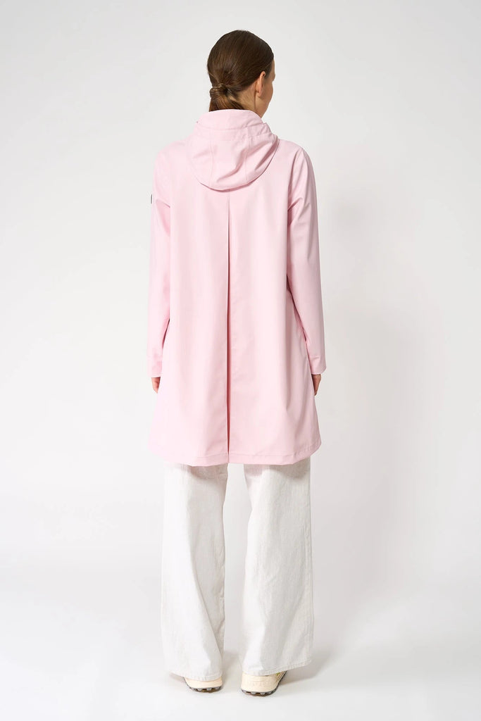Chubasquero impermeable de mujer Nuovola de Tantä. Color rosa