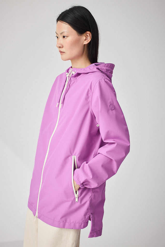  Chaqueta impermeable de Mujer en poliéster reciclado. Tantä. Color lila
