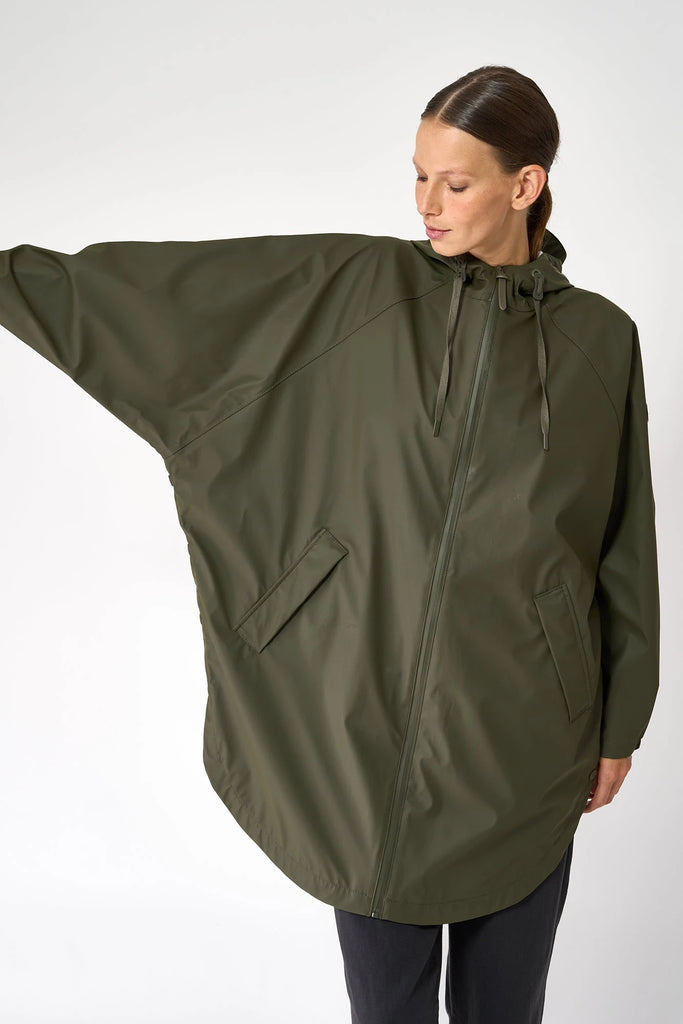 Chubasquero Impermeable de mujer SKY, Tantä. Color verde khaki