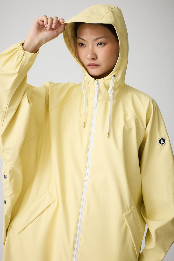 Chaqueta impermeable en poliéster reciclado de mujer SKY Tantä. Color amarillo