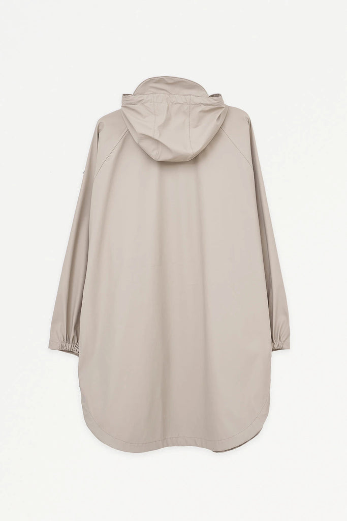 Chubasquero Impermeable de mujer SKY de tantä. Color gris