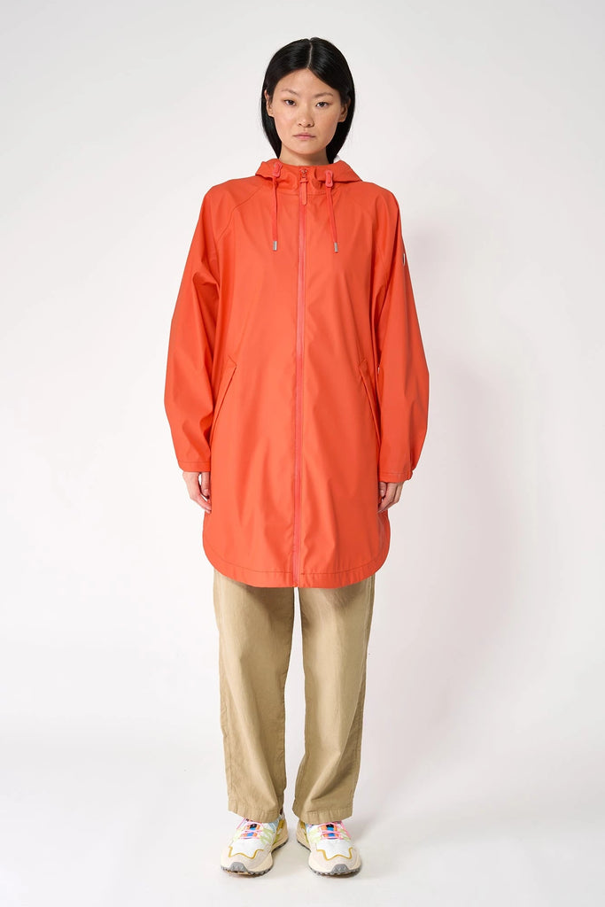 Chaqueta impermeable en poliéster reciclado de mujer SKY Tantä. Color naranja