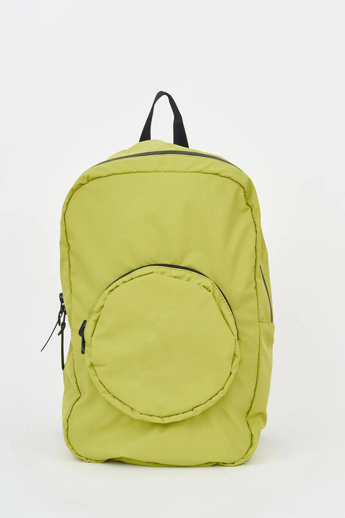 Mochila impermeable Tantä confeccionada en tejido 100% reciclado. Color verde pistacho. Dreschen Fern
