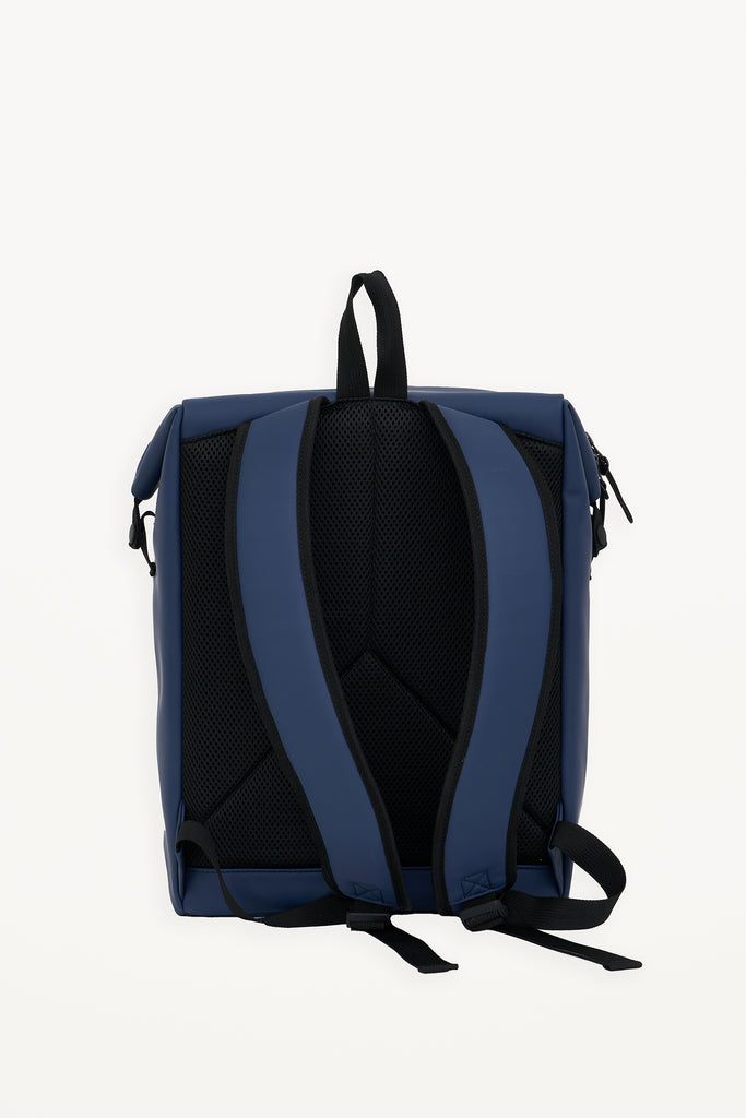 Sniego es una mochila impermeable multifuncional. AZUL