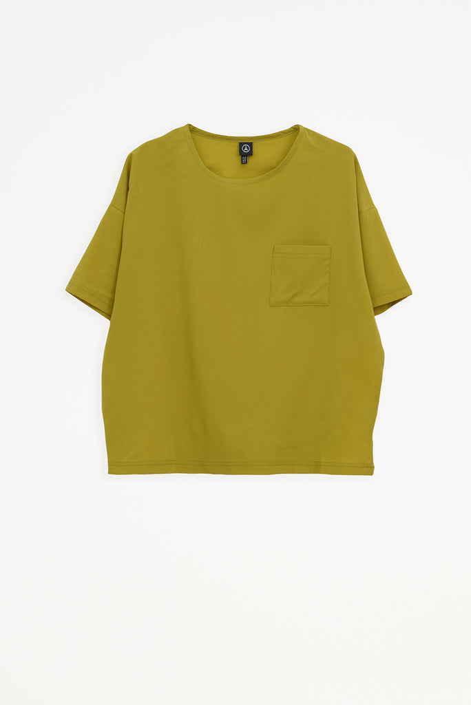 Camiseta de Mujer de corte holgado en tejido ligero de secado rápido. Tantä. Color verde-amarillo