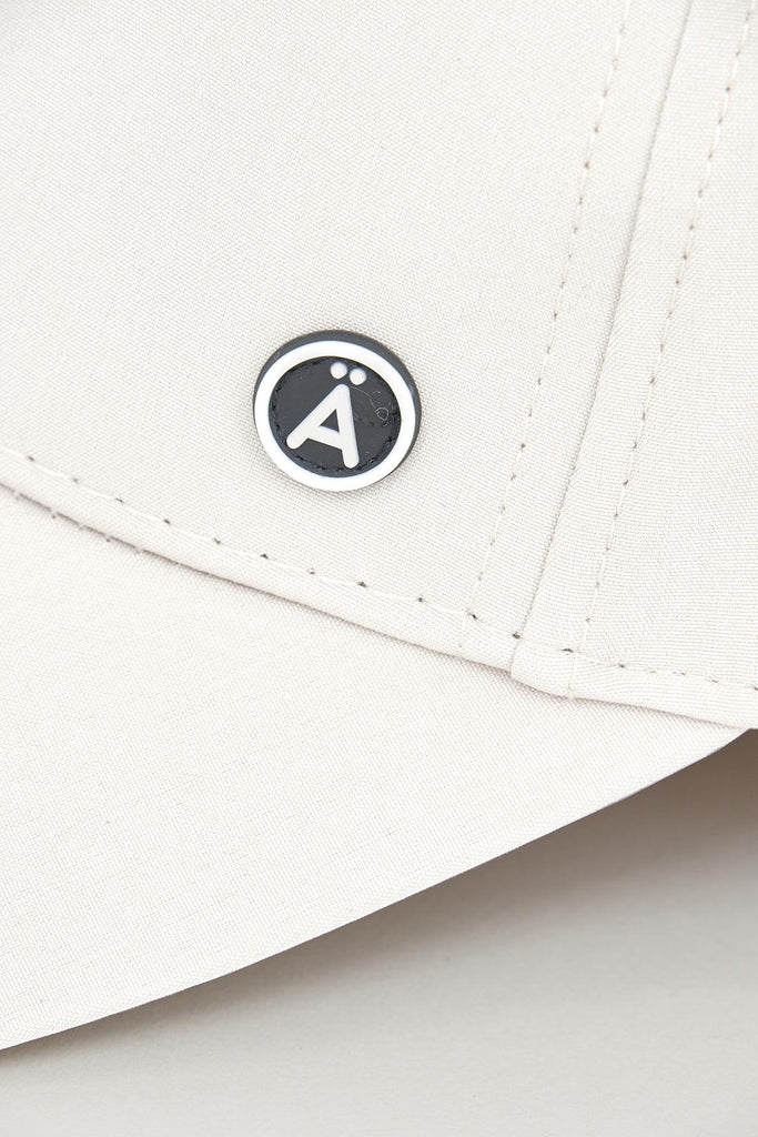 Gorra de béisbol blanca confeccionada en softshell ligero Tantä