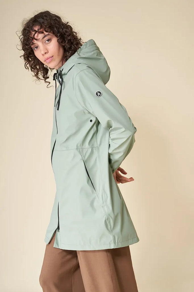 Abrigo impermeable de mujer Tantä color Verde Claro