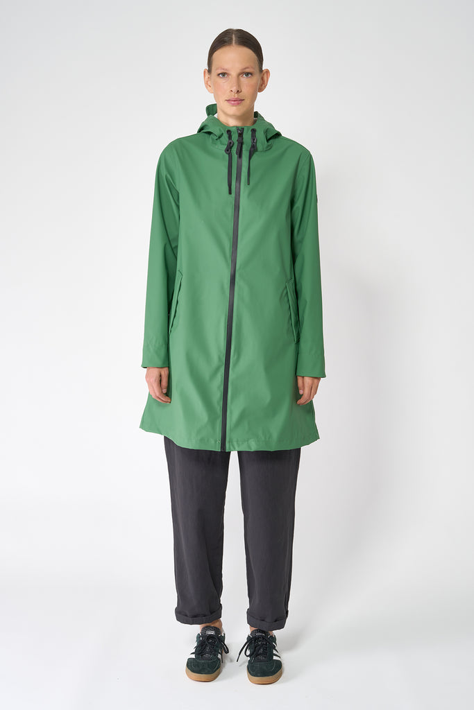 Chubasquero impermeable de mujer Nuovola de Tantä. Color verde. 