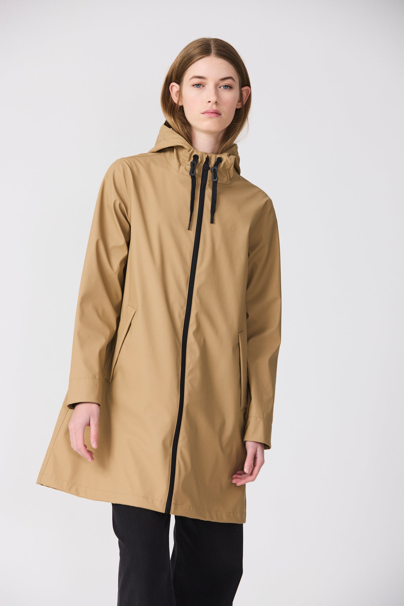 Chubasquero Impermeable Nuovola color beige Mujer – Tantä Rainwear