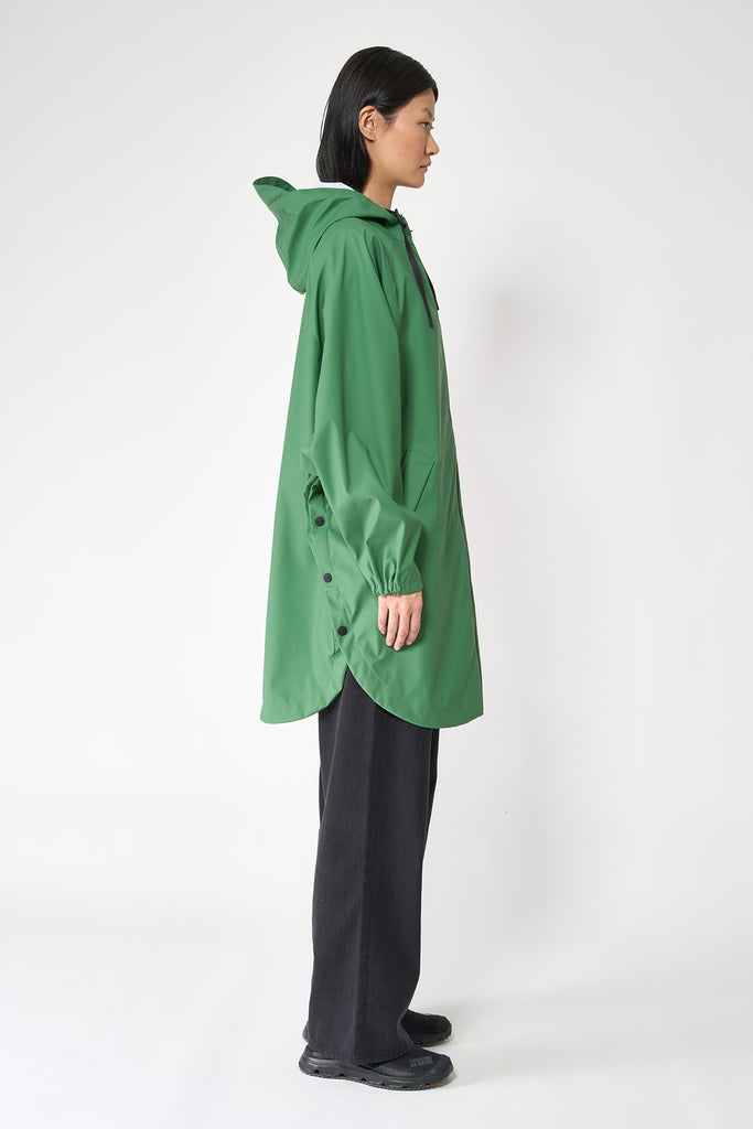 Chaqueta impermeable en poliéster reciclado de mujer SKY Tantä. Color verde