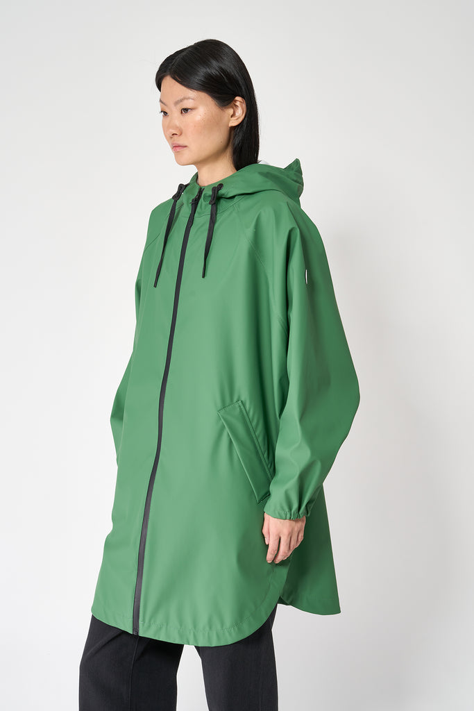 Chaqueta impermeable en poliéster reciclado de mujer SKY Tantä. Color verde