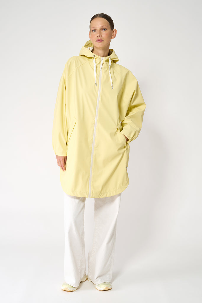 Chaqueta impermeable en poliéster reciclado de mujer SKY Tantä. Color amarillo