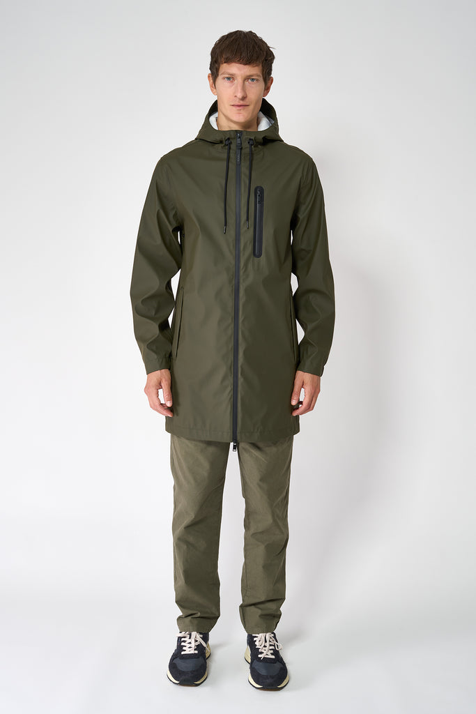 Chaqueta impermeable de hombre Tantä con costuras selladas. Verde khaki