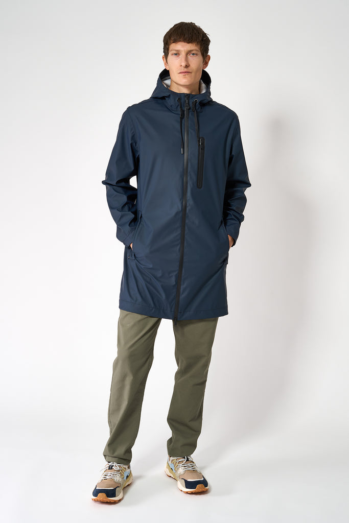 Chaqueta 100% impermeable de hombre Tantä. Color azul marino. Totiri Navy