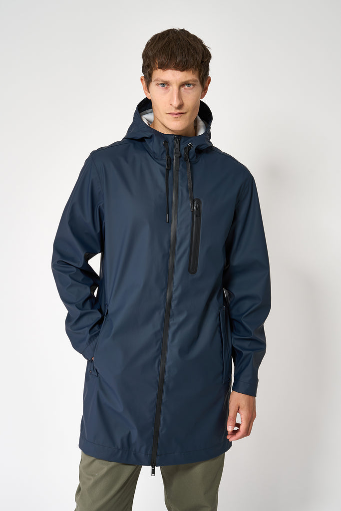 Chaqueta 100% impermeable de hombre Tantä. Color azul marino. Totiri Navy