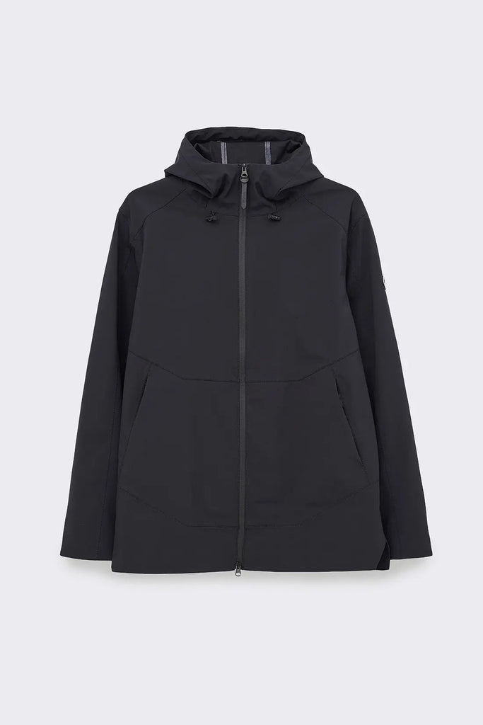 Cazadora impermeable en tejido softwhell de hombre Tantä. Color negro. Motregn Black