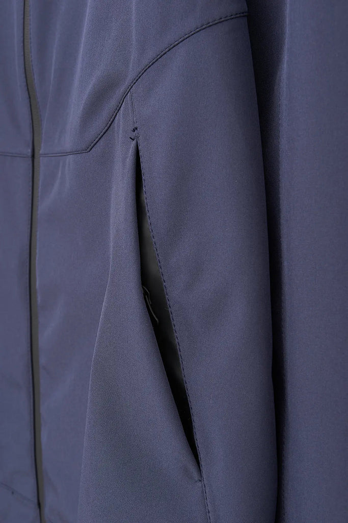 Cazadora impermeable en tejido softwhell de hombre Tantä. Color Vede azul marino. Motregn Navy
