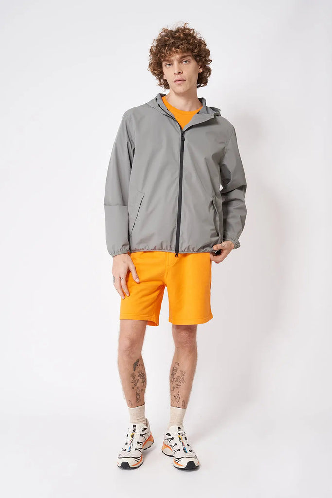 Cazadora reciclada  100% impermeable de hombre Tantä. Color verde gastado. Dugga Castor Grey