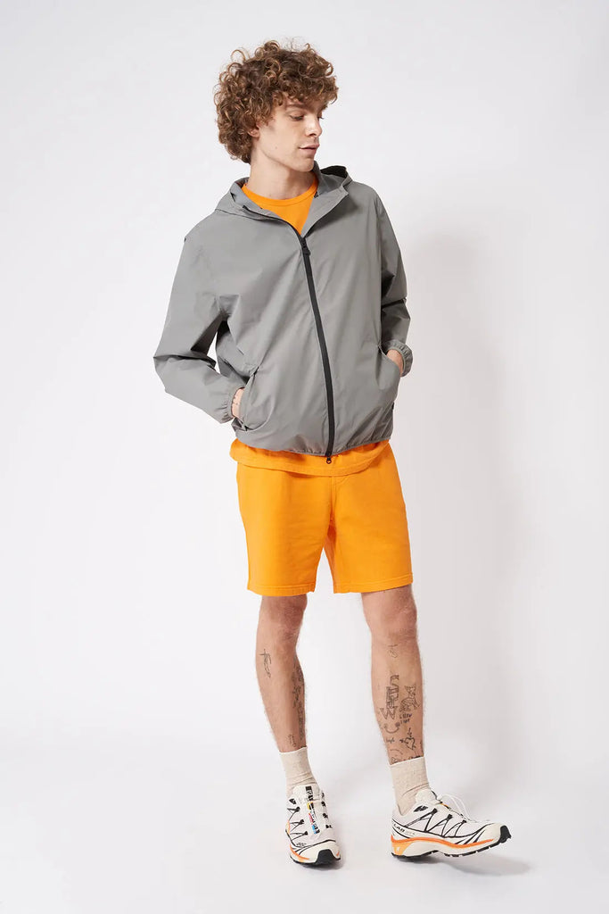 Cazadora reciclada  100% impermeable de hombre Tantä. Color verde gastado. Dugga Castor Grey