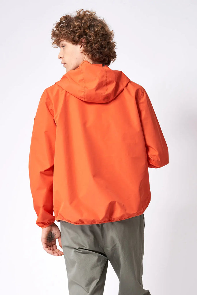 Cazadora reciclada  100% impermeable de hombre Tantä. Color naranja. Dugga Tigerlily