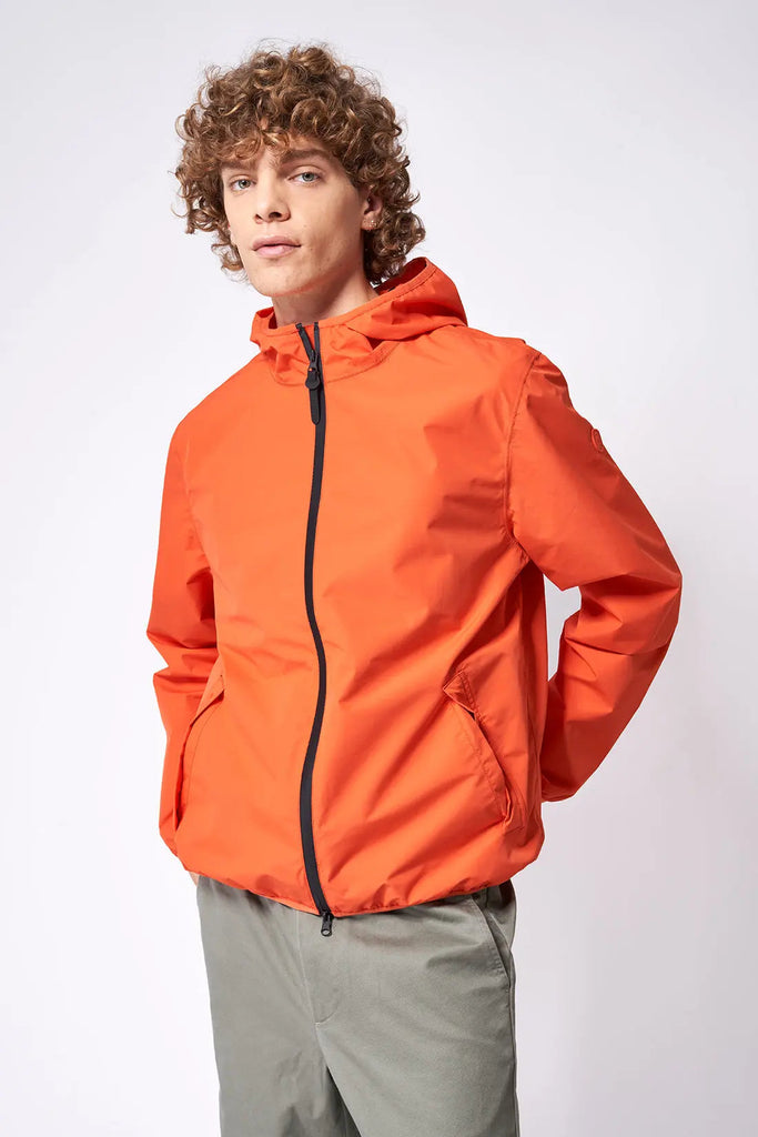 Cazadora reciclada  100% impermeable de hombre Tantä. Color naranja. Dugga Tigerlily
