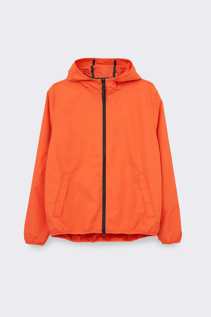 Cazadora reciclada  100% impermeable de hombre Tantä. Color naranja. Dugga Tigerlily